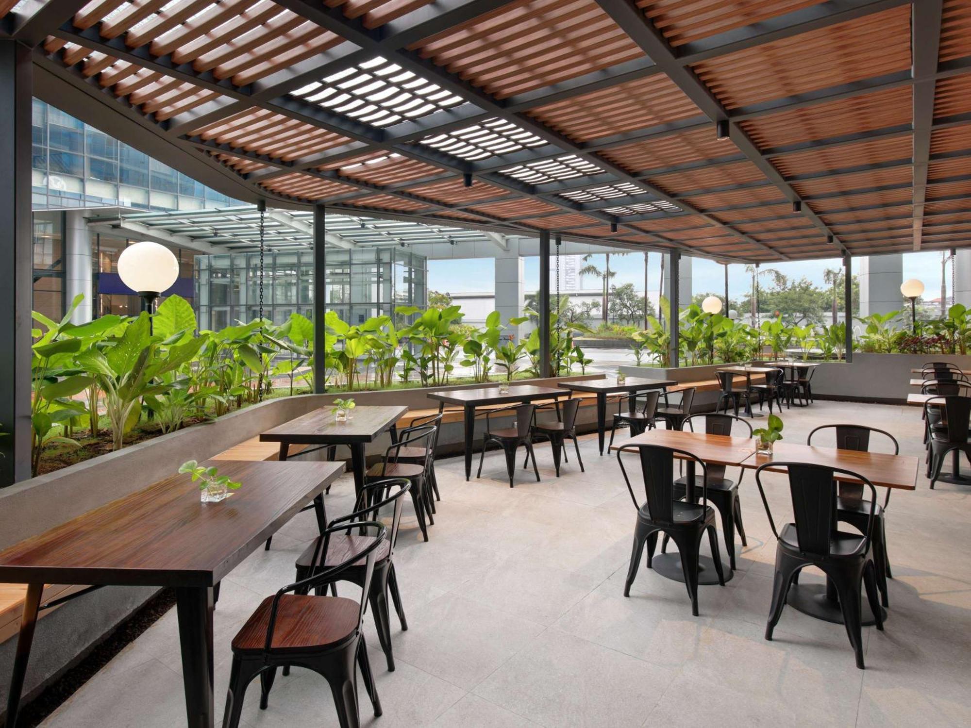 Novotel Samator Timur Hotel 4*